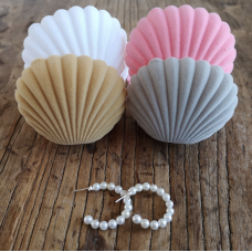 Pearl earrings (2 cm)