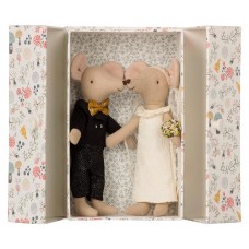 Wedding mice in a box